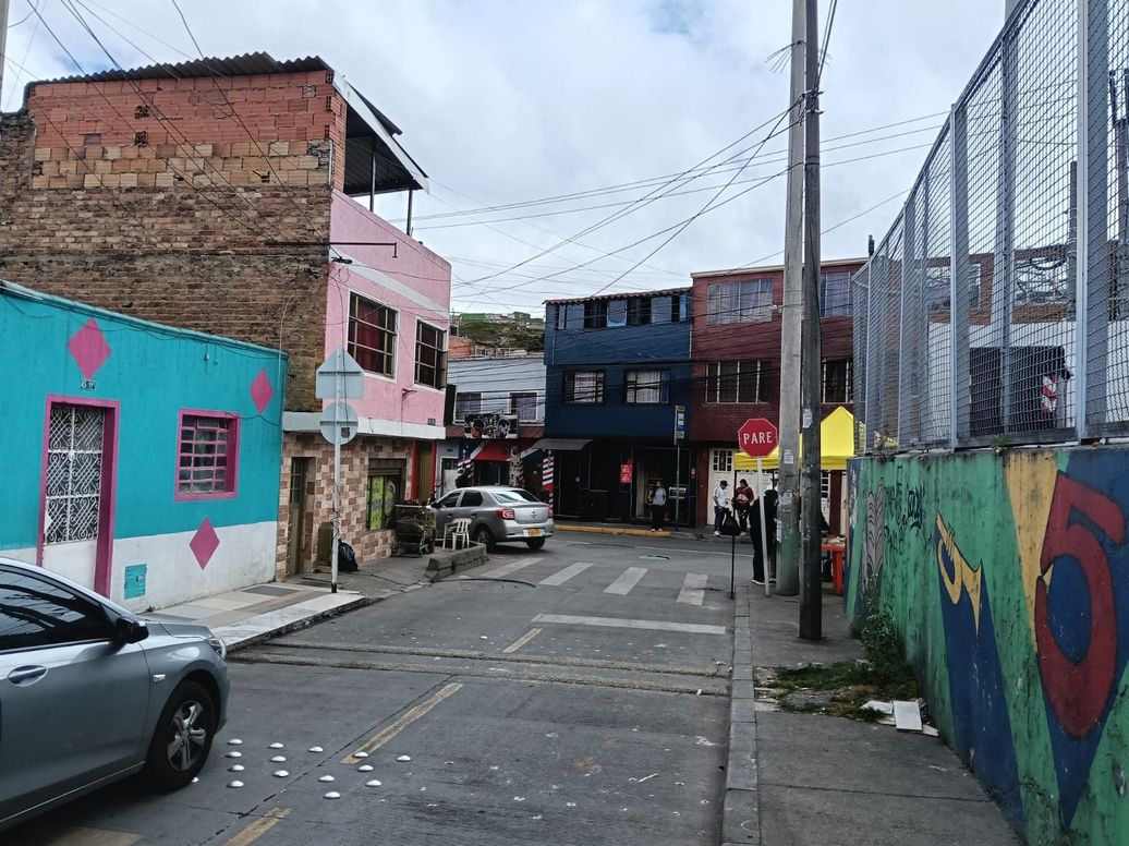 Casa de 5 alcobas en venta en Marco Fidel Suarez, Bogotá, 378 m² · foto 6 de 7