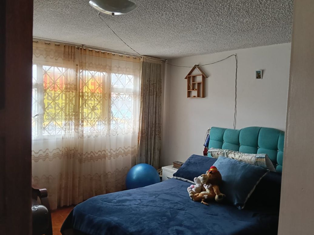 Casa de 5 alcobas en venta en Marco Fidel Suarez, Bogotá, 378 m² · foto 4 de 7