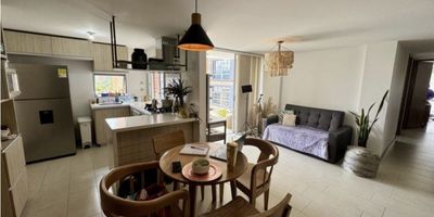 Se vende Apartamento n Envigado, Loma de las brujas 

Área 92.17mts2
Nivel 11

Vista a la Ciudad 

Amplios Espacios Distribuidos en 3 Alcobas, ,2 baños,  estudio, sala comedor,  cocina integral, zona de ropas,  balcón, 2 Parqueaderos ,Cuarto Útil 

Excelente Ubicación 

Unidad cerrada, vigilancia 24 horas,  piscina, Gimnasio, Salón social, Cancha de Equash, Sauna, Turco, zona de BBQ, zona verde 
Estrato 5
Admon $  450 Mensual 
Precio $ 725  Millones Negociables