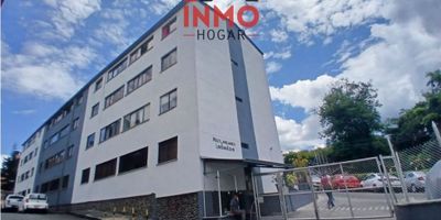 Apartamento en venta – Pereira

Con 72 m², este acogedor apartamento ofrece una distribución funcional con sala-comedor, dos habitaciones y un baño, además de derecho a parqueadero.

Ubicado en un entorno residencial tranquilo y bien comunicado, a pocos minutos del centro de Pereira, cerca de supermercados, droguerías y avenidas principales.

Beneficios del conjunto residencial:


 
 Portería y vigilancia 24 horas
 
 
 Circuito cerrado de cámaras para mayor seguridad
 


En InmoHogar te presentamos una excelente oportunidad para vivir en un espacio seguro, familiar y con fácil acceso a servicios, transporte y zonas comerciales.
