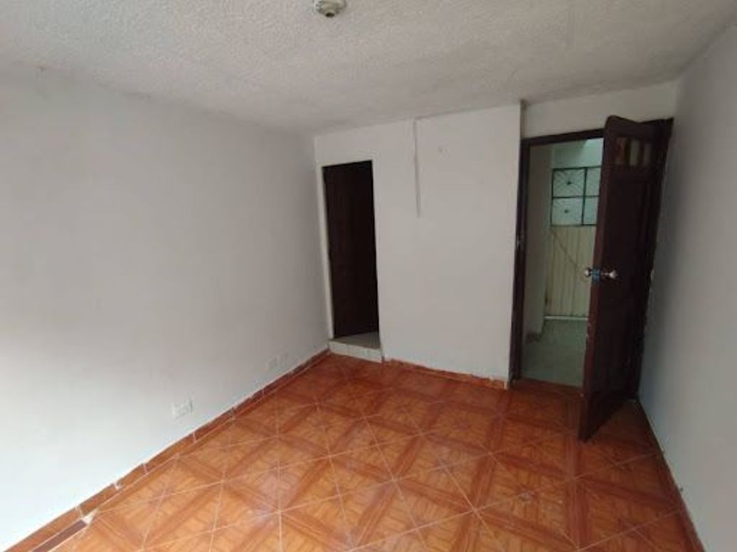 Casa de 8 alcobas en venta en Villas Del Dorado, Bogotá, 216 m² · foto 11 de 14