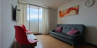 AF Capital Inmobiliario ofrece para la Venta cómodo apartamento ubicado sobre la Avenida Santander sector Parque De La Mujer con fácil acceso a diferentes bienes y servicios. Cuenta con 2 alcobas con closet (principal con baño privado), baño auxiliar completo, sala comedor con salida a un pequeño balcón, cocina integral con servicio de gas natural domiciliario, zona de ropas, calentador a gas, pisos en cerámica y madera flotante. Parqueadero. El edificio cuenta con portería 24 horas, ascensor, salón social. Agenda tú cita: 3186585089.
