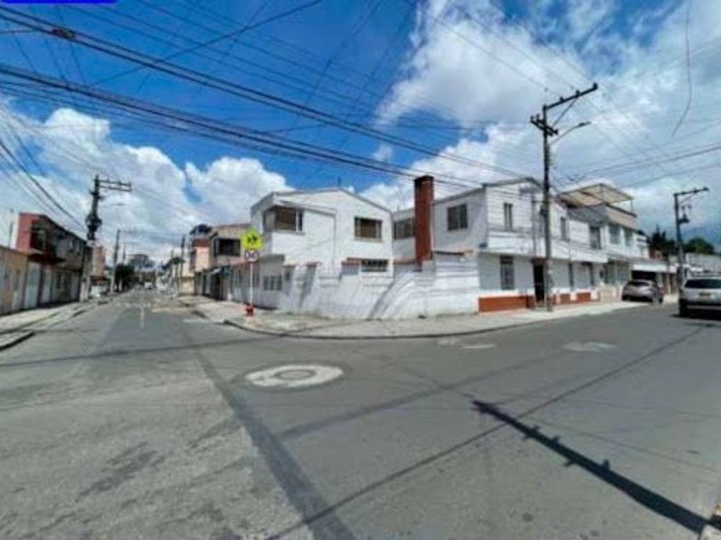 Casa de 6 alcobas en venta en Mandalay 1, Bogotá, 284 m² · foto 3 de 20