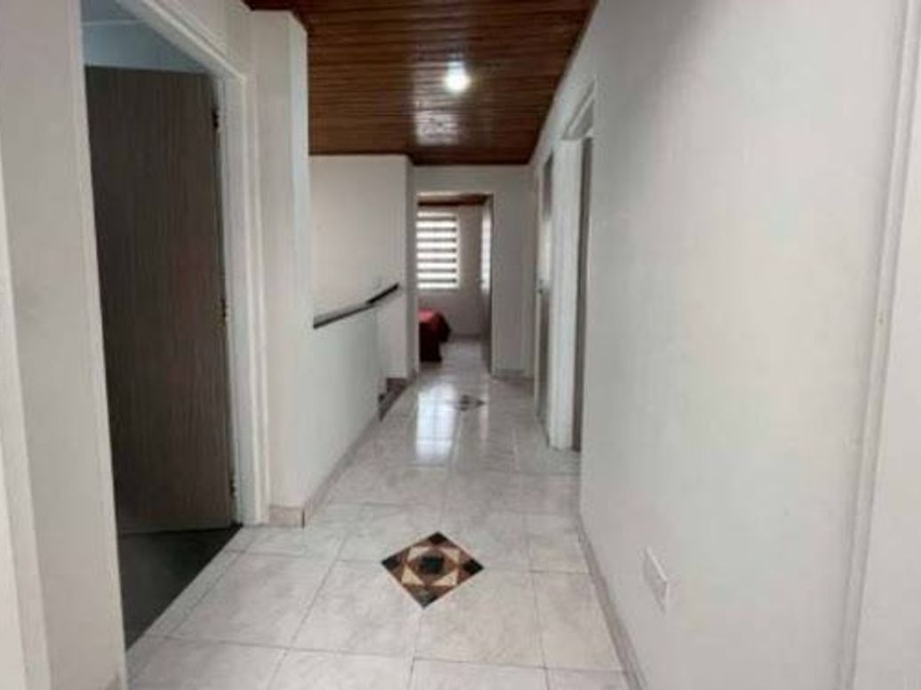Casa de 6 alcobas en venta en Mandalay 1, Bogotá, 284 m² · foto 19 de 20