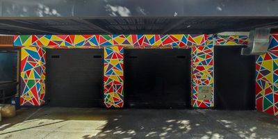 Local comercial primer piso ubicado en el Barrio las Conquistadores, nos ofrece una área de 81 metros aproximadamente, Cuenta con: 2 baños, piso en cerámica.canon+iva.Los datos de los inmuebles promocionados en la página web están sujetos a cambio y verificación de disponibilidad