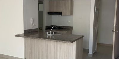 Arriendo Hermoso apartamento en exclusivo sector de Paraiso, con 70 metros cuadrados distribuidos en 2 habitaciones, 2 baños, sala comedor, cocina, area de labores, piso 7, estrato 4, tambien cuenta con salon social, piscina, parque de juegos, gimnasio, vigilancia privada y 1 parqueadero, este inmueble ofrece comodidad en cada rincón. No pierdas la oportunidad de vivir en este espacio. Contáctanos ahora para más información y agenda una visita.