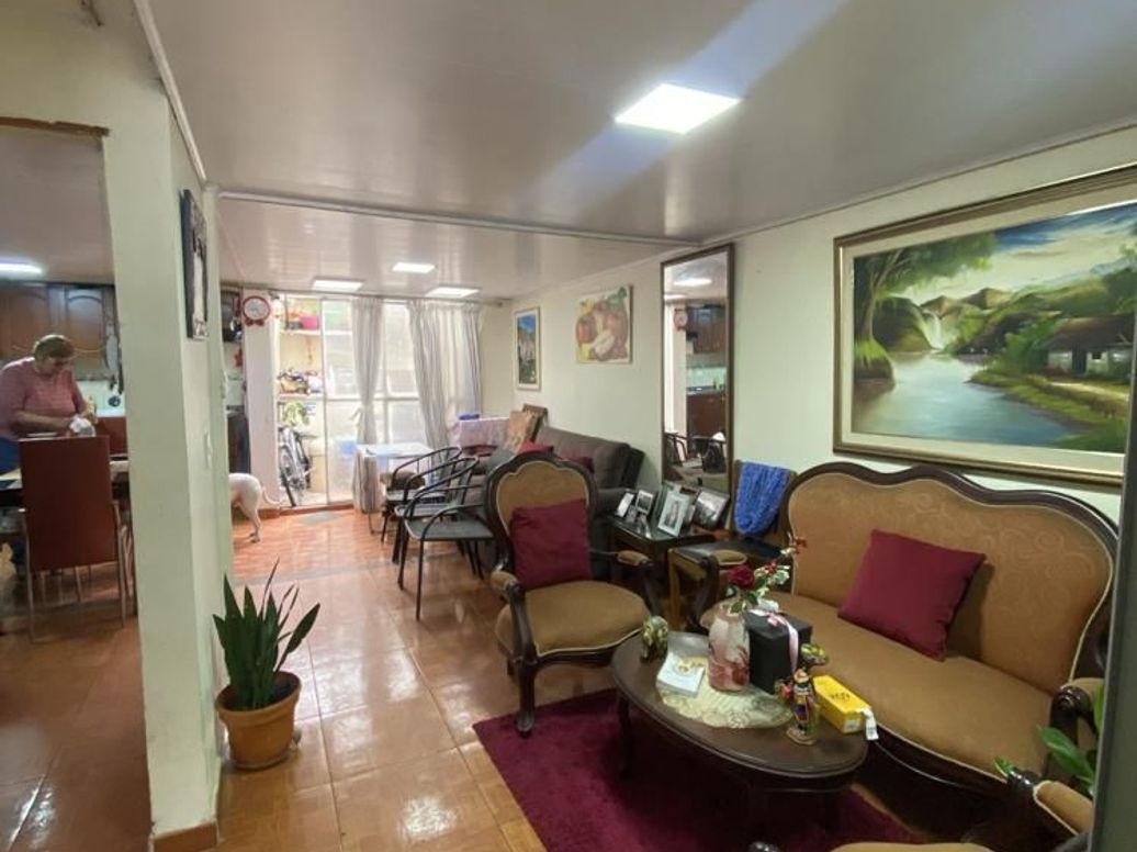 Casa de 3 alcobas en venta en El Cedro Occidental, Bogotá, 240 m² · foto 7 de 10
