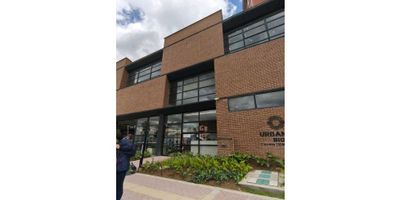 ?Se vende apartamento (sexto piso), ubicado en el Conjunto Residencial Urbana Bio en el sector de Fontibón, una zona estratégica rodeada de importantes ejes viales como la Calle 26 y Calle 13, lo que garantiza fácil movilidad hacia distintos puntos de la ciudad. Además, está muy cerca del Aeropuerto El Dorado y de una amplia oferta de comercio y servicios.

? En cuanto a su entorno ecosostenible, cuenta con un parque público de más de 22.000 m², con pista de trote, canchas múltiples, pista de patinaje, juegos infantiles y plazoleta central, espacios ideales para la recreación, el deporte y un estilo de vida saludable y sostenible.

El apartamento tiene 45,71 m² de área construida, distribuidos en 2 habitaciones, 1 baño, sala comedor y cocina semi integral. Actualmente se encuentra en obra gris, ofreciendo la posibilidad de adecuarlo al gusto del comprador.

El conjunto residencial aún está en construcción, por lo cual las áreas sociales no se encuentran habilitadas, pero está proyectado a contar con el entretenimiento de un club house donde encontrarás salones sociales, zona cool, zona fitness con salón de spining, salón de actividades, cinema, zona húmeda con piscina de adultos y niños, zona coworking, zona lounge, zona kids, playground con triciclódromo, zona sport con cancha múltiple de medidas no reglamentarias, zona BBQ, zona pet y zona de lavandería.

✅ Valor de venta: $200.000.000 negociables?Informes: 3134462471