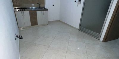 Apartamento sin amoblar en arriendo (En muy buen estado). Ubicado en Envigado, cerca al centro comercial viva envigado y al parque principal. con excelentes rutas de transporte