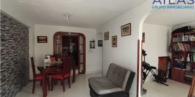 VENTA CASA EN PIEDECUESTA  BARRIO PAYSANDU COD:1049

Área 160 m²
*Primer Piso: 
✅Sala comedor
✅Estudio
✅Cocina Amplia Semi integral
✅Zona de Ropas
✅Cuarto que puede ser como bodega
✅Parqueadero Cubierto para vehículo


*Segundo Piso
✅4 Habitaciones dos tienen closet
✅1 Baño
*Tercer Piso
✅Zona de Descanso con ventanales
✅1 Baños
✅Techo de Machimbre 
♻ Valor de Venta: $320.000.000 

AGENTA TU CITA: 3015948700 O 3003681081
