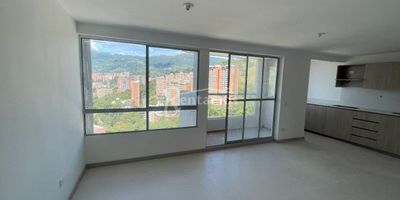 Apartamento en venta en Envigado, La Cuenca. Cerca a la Clínica La Policía, cc Mayorca y a la av El Poblado, fácil acceso. La urbanización cuenta con portería 24/7, piscina, gimnasio,  juegos infantiles y amplias zonas verdes. Con 3 habitaciones, 2 baños, cocina integral, zona de ropas, sala-comedor amplia y balcón con vista panorámica. Además, cuenta con parqueadero privado y cuarto útil. Nota: zonas comunes en construcción ¡Agenda tu visita hoy mismo y encuentra tu nuevo hogar! Descubre más propiedades en: www.rentamospropiedadraiz.com Código: 776418