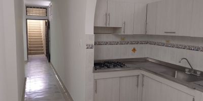 ARRIENDO APARTAMENTO DE 80 METROS DE 2 ALCOBAS AMPLIAS
COMODIDADES
sala - comedor - 2 alcobas la principal con baño - cocina integral - ventanales - baño social con ducha - patio zona de ropas - pisos en grano pulido - apartamento amplio - piso segundo
cerca ala iglesia de san juaquin - cerca a supermercados - cerca a farmacias - cerca a restaurantes de la buena mesa - cerca a macro y jumbo de la 65
mayores informes
asesor
sergio tobon valencia
celular
312 742 31 12
