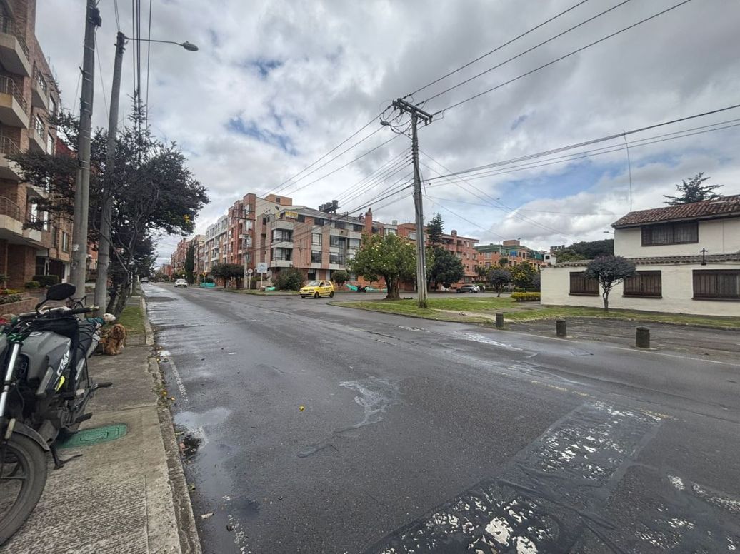 Apartamento de 4 alcobas en venta en El Batán, Bogotá, 138 m² · foto 2 de 20