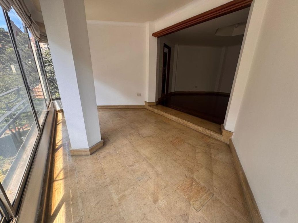 Apartamento de 4 alcobas en venta en Los Rosales, Bogotá, 241 m² · foto 14 de 20