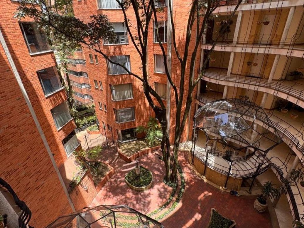 Apartamento de 4 alcobas en venta en Los Rosales, Bogotá, 241 m² · foto 5 de 20