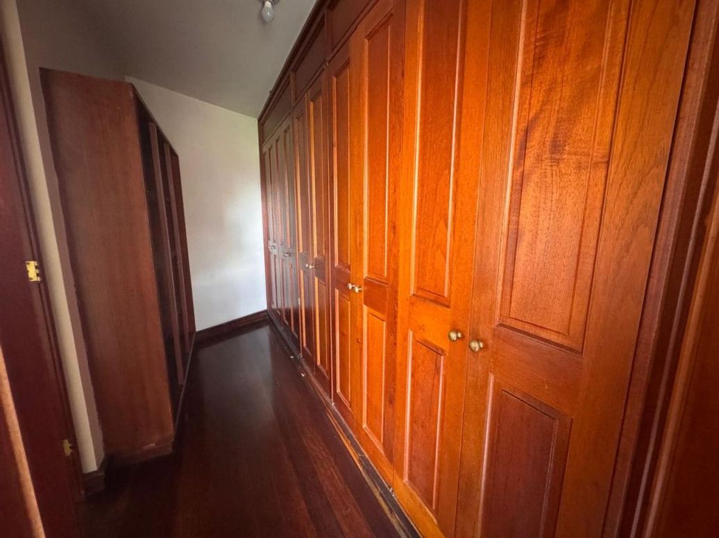 Apartamento de 4 alcobas en venta en Los Rosales, Bogotá, 241 m² · foto 20 de 20