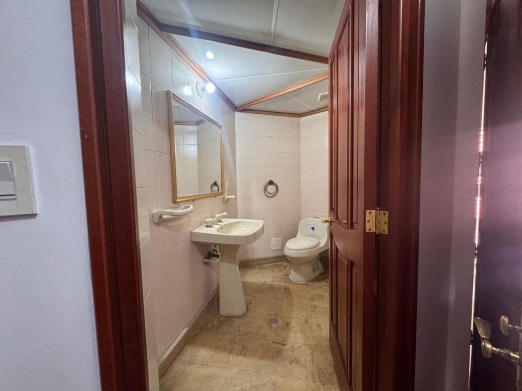 Apartamento de 4 alcobas en venta en Los Rosales, Bogotá, 241 m² · foto 8 de 20
