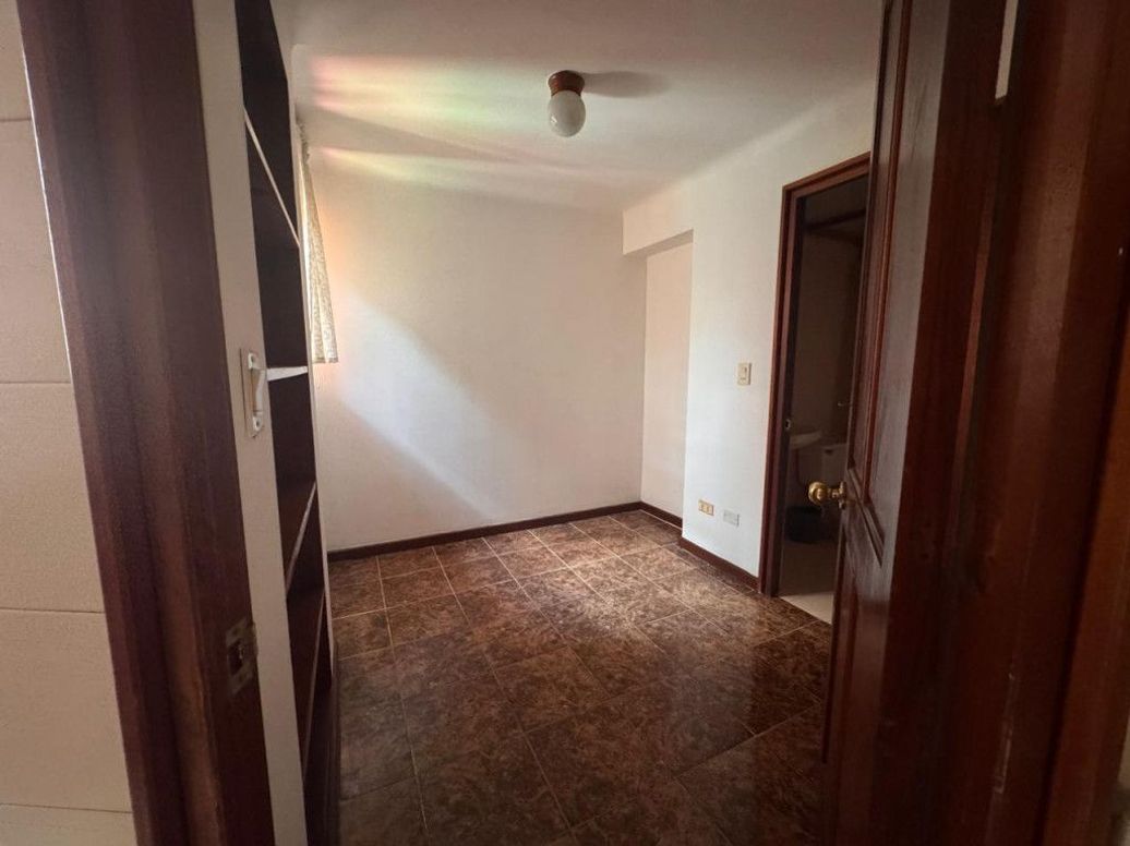 Apartamento de 4 alcobas en venta en Los Rosales, Bogotá, 241 m² · foto 10 de 20