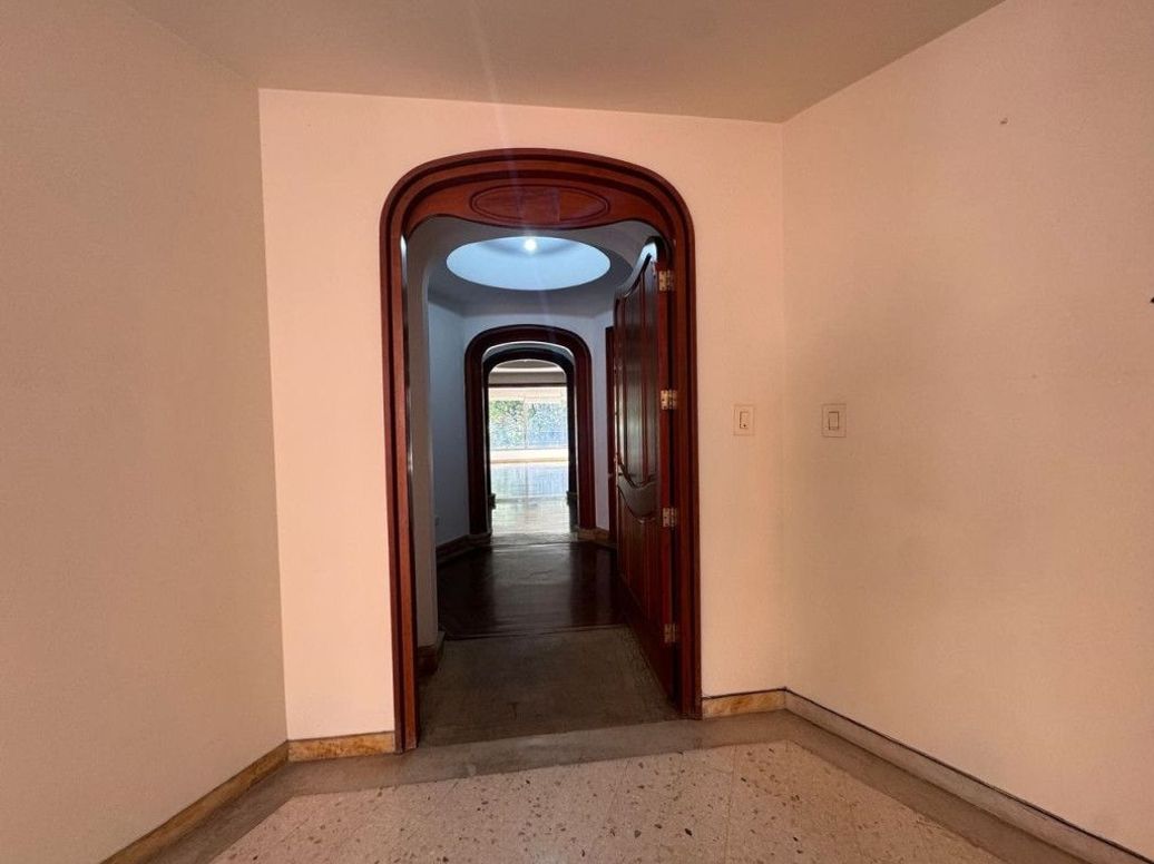 Apartamento de 4 alcobas en venta en Los Rosales, Bogotá, 241 m² · foto 6 de 20