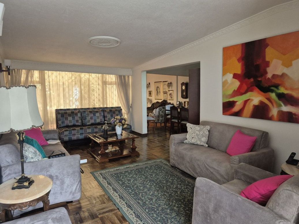Casa de 4 alcobas en venta en El Batan, Bogotá, 375 m² · foto 4 de 20