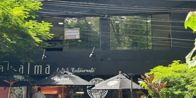 Local en arriendo Medellin, ubicado en Provenza. Su área de 90 mts permite que puedas establecer tu negocio en un excelente lugar. Cuenta con dos baños, cocina y un amplio espacio para emprender.