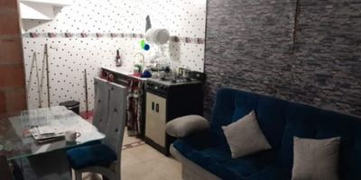 Se vende hermosa casa en el Conjunto Residencial Parque Campestre, Soacha, una opción ideal para quienes buscan un hogar propio en un sector en crecimiento, con todas las comodidades y excelente relación precio–beneficio.

Características principales:


 
 Área construida: 59 m²
 
 
 Estrato: 3
 
 
 3 habitaciones cómodas y bien distribuidas
 
 
 2 baños
 
 
 Parqueadero comunal
 
 
 Conjunto cerrado con vigilancia 24 horas
 
 
 Chute de basuras para mayor comodidad
 
 
 Parque infantil para el disfrute de los más pequeños
 


Ubicación estratégica:
La casa se encuentra cerca de la Vía Indumil, con fáciles rutas de acceso y transporte. Además, está a pocos minutos de Plaza Central Soacha y de otros centros comerciales de la zona, lo que le garantiza cercanía a comercio, servicios y entretenimiento.

Valor de venta: $138.000.000

Esta propiedad es una oportunidad única para adquirir vivienda en un conjunto organizado, con seguridad, espacios familiares y un entorno tranquilo, perfecto para quienes desean invertir o estrenar hogar en Soacha.
