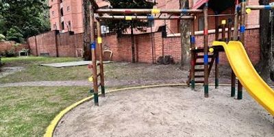 Amplio apartamento en arriendo en Bogotá, ubicado en el solicitado barrio Chicó Norte, Cundinamarca. Este inmueble ofrece 320 m² con 3 habitaciones, 3 baños completos y 4 parqueaderos. El edificio cuenta con vigilancia, brindando mayor tranquilidad. Su localización es ideal, con fácil acceso a la Carrera 7 y cerca de diversos servicios. El canon de arriendo es de $16.500.000. Una excelente opción para vivir en una de las zonas más vibrantes de la ciudad. Contáctenos para más detalles sobre este apartamento en Chicó Norte o para coordinar una visita. Opciones de WhatsApp, ver teléfonos y contactar disponibles.