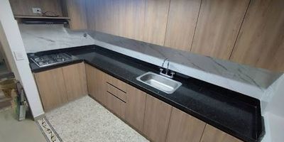 HERMOSA CASA RECIEN REMODELADA.
5 HABITACIONES, SALA COMEDOR, DOS BANOS, TERRAZA, BALCON, PARQUEADERO, COCINA Y ZONA DE ROPA.
TRES PISOS, IDEAL PARA FAMILIAS GRANDES O NEGOCIOS DE BAJO IMPACTO EN LA COMUNIDAD.
SONA CENTRAL DE ITAGUI, CERCANA AL CENTRO DE LA MODA, LA MAYORISTA Y COMERCIO EN GENERAL.
200 MTS2.
MAYOR INFORMACION CON JUANGUI 3009078934
 

