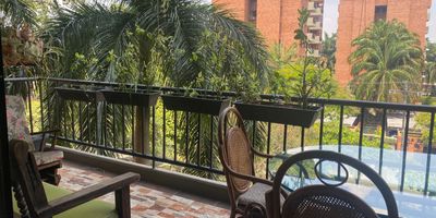 SE VENDE 520 MILLONES APTO 4 PISO BARRIO INGENIO REMODELADO AREA 115 MTS
DOBLE ASCENSOR 
DOBLE PARQUEADERO LINEAL DEPOSITO AMPLIO BALCON ADMON 582000
3 HABITACIONES 3 BAÑOS