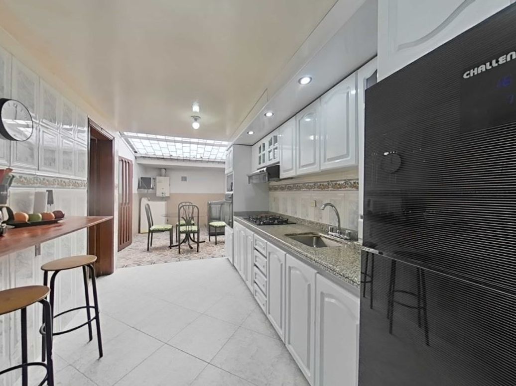 Casa de 5 alcobas en venta en Villa Magdala, Bogotá, 200 m² · foto 18 de 20