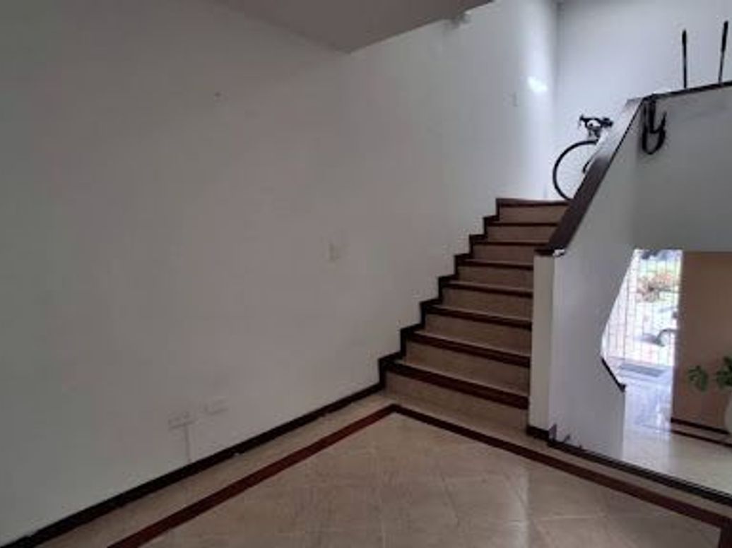 Casa de 5 alcobas en venta en Santa Barbara, Bogotá, 196 m² · foto 8 de 20