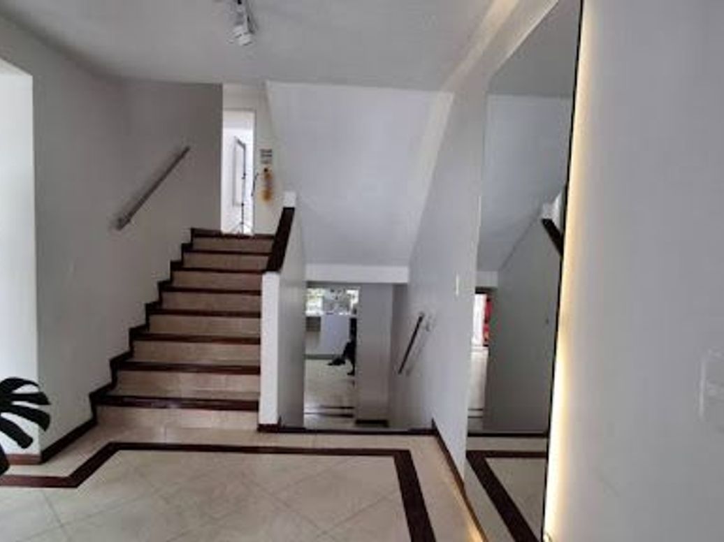 Casa de 5 alcobas en venta en Santa Barbara, Bogotá, 196 m² · foto 4 de 20