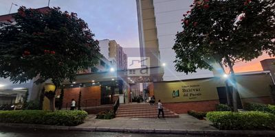 cod 4716 se arrienda apartamento en piedecuesta, 3 alcobas, alcoba principal con baño, sala comedor, cocina integral, 1 baño auxiliar, hall estudio, instalacion lavadora, zona ropas, techo en placa, piso en ceramica, citofono, salon social, canchas, zonas verdes, piscinas, gimnasio, zona juegos, ascensor, vigilancia, parqueadero comunal, valor admon ($150.000) a la fecha, pendiente definir con la administracion del conjunto.