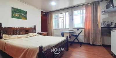 [ARR] ID HOUM: 158573

Entérate de todos los beneficios al arrendar con nosotros:
    • Asistencia e intermediación con el propietario
    • Firma tu contrato online
    • Arrienda sin burocracia, sin papeleos ni notarías

Departamento en arriendo, ubicado en el barrio San Luis, con una superficie construida de 26.00 m² y superficie total de 26.00  m². 

Sus principales características son:

    • No amoblado
    • 1 dormitorio
    • 1 baño
    • Admite mascotas
    • Año de construcción: 2020
            
Además, el inmueble cuenta con las siguientes amenidades:

    • Vigilancia 24 hrs

Si arriendas con nosotros, te brindamos asesoría personalizada durante todo el proceso.

Requisitos para arrendar con nosotros:

    • Arrienda sin codeudor*, fácil, rápido y seguro
    • Demuestra un ingreso mensual neto de al menos 2.5 veces el valor del arriendo (los ingresos mensuales se pueden complementar por las personas que vivirán en este inmueble)
    • Completa tu información básica y mándanos tus extractos bancarios o documentos que demuestren tus ingresos
    • No debes tener reportes negativos en centrales de crédito
        

IMPORTANTE:

    • Te invitamos a agendar una visita a esta propiedad
    • Si tienes alguna duda por favor puedes solicitar más información desde los portales como también contactarte directamente con nosotros
    
Más que una inmobiliaria, somos Houm.
*Aplican T&C