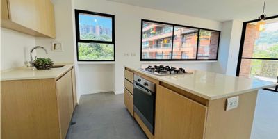 ARRIENDO APARTAESTUDIO TIPO LOFT EN ENVIGADO LOMA DE LAS BRUJAS

74 metros aproximadamente

Cuenta con 1 alcoba tipo loft, 2 baños, cocina integral con horno, sala comedor, mirador, 1 vestier, piso en porcelanato y madera laminada, zona de ropas, 1 parqueadero y cuarto util.

INMOBILIARIA J URIBE.
