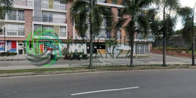 Este acogedor apartaestudio de 57m2 ubicado en el Edificio Siena 37 en el barrio El Palmar de Barrancabermeja, ofrece comodidad, modernidad y una excelente ubicación. Se encuentra en el segundo piso con ascensor y cuenta con 1 alcoba con closet, 1 baño, sala-comedor, cocina integral, zona de ropas, balcón con buena ventilación y parqueadero cubierto. El conjunto residencial dispone de completas zonas sociales ideales para disfrutar en familia como piscina, juegos infantiles, cancha múltiple, gimnasio y portería con vigilancia 24/7. Una gran oportunidad para vivir o invertir en un sector tranquilo y de alta valorización de la ciudad. Agenda tu cita
