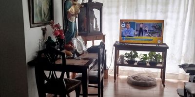 APARTAMENTO PRIMER PISO EN VENTA EN LA CEJA (Barrio Villa Carmelita).  Salida hacia Medellín.
SE ACEPTA CRÉDITO HIPOTECARIO.
$245.000.000.
Area: 52 mts².
Estrato : 3.
️ 3 habitaciones con clóset.
2 baños (1 sin ducha ).
️Sala - comedor.
Balcón amplio .
⛽Gas por red .
 Administración: $50.000.
Hipoteca por $30.000.000 con entidad bancaria.
Más info ☎️: 301 5420632