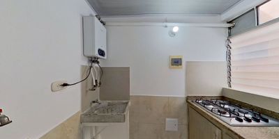 Apartamento en Gardenia 1 venta de 48m2, con vista interior, ubicado en un 6to piso (Torre 6 Apto 603), acceso por escaleras, parqueadero comunal. Consta de 2 habitaciones, 1 baño, sala comedor, hall de estudio, cocina integral y zona de lavandería. Tiene piso laminado en habitaciones, zona social y cerámico en cocina y baño. El conjunto cuenta con salón comunal, parque infantil, zonas verdes y vigilancia privada las 24 horas. Cerca a centro comercial Jardín Verde, Prado Verde y Miraflores; cerca a almacenes de cadena Olímpica y Colsubsidio; Cerca a colegios La Unidad y Minuto de Dios Ciudad Verde; cerca a universidades UNAD y UNIMINUTO; Cerca a estación de Transmilenio San Mateo y Terreros; Vías de acceso por la Calle 37 y la Carrera 36. NID 38482251068 
