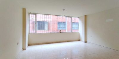 [ARR] ID HOUM: 158718

Entérate de todos los beneficios al arrendar con nosotros:
    • Asistencia e intermediación con el propietario
    • Firma tu contrato online
    • Arrienda sin burocracia, sin papeleos ni notarías

Departamento en arriendo, ubicado en el barrio Villas de Granada, con una superficie construida de 64.00 m² y superficie total de 64.00  m². 

Sus principales características son:

    • No amoblado
    • 3 dormitorios
    • 1 baño
    • Admite mascotas
    • Año de construcción: 2005
            
Si arriendas con nosotros, te brindamos asesoría personalizada durante todo el proceso.
        

Requisitos para arrendar con nosotros:

    • Arrienda sin codeudor*, fácil, rápido y seguro
    • Demuestra un ingreso mensual neto de al menos 2.5 veces el valor del arriendo (los ingresos mensuales se pueden complementar por las personas que vivirán en este inmueble)
    • Completa tu información básica y mándanos tus extractos bancarios o documentos que demuestren tus ingresos
    • No debes tener reportes negativos en centrales de crédito
        

IMPORTANTE:

    • Te invitamos a agendar una visita a esta propiedad
    • Si tienes alguna duda por favor puedes solicitar más información desde los portales como también contactarte directamente con nosotros
    
Más que una inmobiliaria, somos Houm.
*Aplican T&C