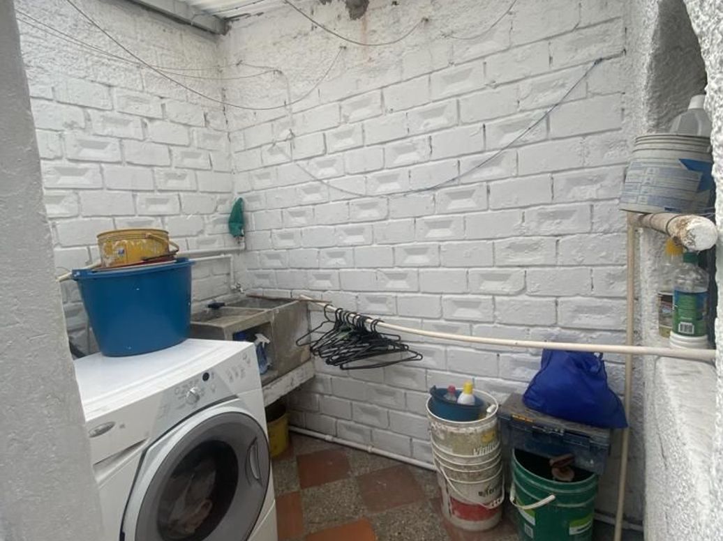 Casa de 5 alcobas en venta en Villa Luz, Bogotá, 220 m² · foto 3 de 10