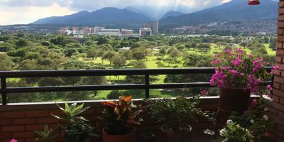 Descubre la elegancia y comodidad en este exclusivo apartamento de 3 habitaciones y 4 baños en . Con 117 metros cuadrados de espacio, este hogar ofrece un ambiente amplio y acogedor para toda la familia. Los 2 parqueaderos brindan conveniencia y seguridad. Disfruta de una ubicación privilegiada y de todas las comodidades que este inmueble tiene para ofrecer. ¡Haz de este lugar tu nuevo hogar!