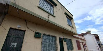 ¡No pierdas la oportunidad de vivir en este apartamento en arriendo! Cuenta con: Sala - comedor,  cocina sencilla sin gas, tres habitaciones, baño social, habitación de servicio, baño de servicios, patio con zona de oficios. No cuenta con parqueadero, NO incluye servicios. Entorno: Cerca a la CL 5, a 10 minutos del parque artesanal Loma de la Cruz. (MA-028)