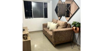 Apartamento en Venta en Santa Mónica 2, Medellín. Consta de 2 habitaciones cada una con baño, la alcoba principal cuenta con vestier,cocina integral, red de gas, zona de ropas y sala comedor.

En el edificio se cuenta con derecho a parte de la terraza dentro de la zona común y fácil acceso para dejar vehículo en la parte de afuera.

Se ubica cerca a supermercados, restaurantes, colegios y rutas de transporte público.
