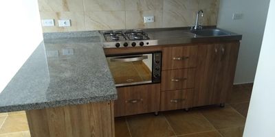 Cómodo apartamento ubicado en Unidad  Bosque Verde, consta de 2 habitaciones, dos baños. Con fácil acceso a transporte publico, tiendas, farmacias... Es tu oportunidad de invertir anímate y contáctanos 