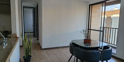 Apartamento para arriendo en piso 5 de 69 m en el sector Funza. En el podras disfrutar espacios comodos y luminosos. Cuenta con 3 habitaciones, 2 banos, 3 closet, sala comedor, cocina integral, red de gas, zona de ropas. Ubicado en zona estrategica con cercanias a colegios, locales comerciales, zonas verdes, vias principales y buen acceso a transporte publico.
