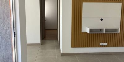 Ciudadela Riovivo Turquesa en Rionegro 
60 mts cuadrados, ubicado en Piso medio, vista al la unidad
Estrato 4
2 habitaciones con clóset
2 baños
1balcón 
Parqueadero privado
2 ascensores por torre
Parqueadero visitantes
Excelente ubicación, Zona muy tranquila a solo a 7 min del parque principal de Rionegro en transporte.
Zona de excelente desarrollo y valorización.
Vigilancia las 24 horas, circuito cerrado de televisión.