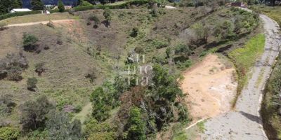 Proyecto de parcelación con excelente ubicación a 10 minutos del aeropuerto Jose María Córdoba, con  aproximadamente 12 subdivisiones, cuenta con 2 porterías, 4 explanaciones, 4 derechos de agua y luz, excelentes vias de acceso y una gran vista panorámica.

Esta parcelación cuenta con un terreno  100% aprovechable.

$423.211 USD Aprox
