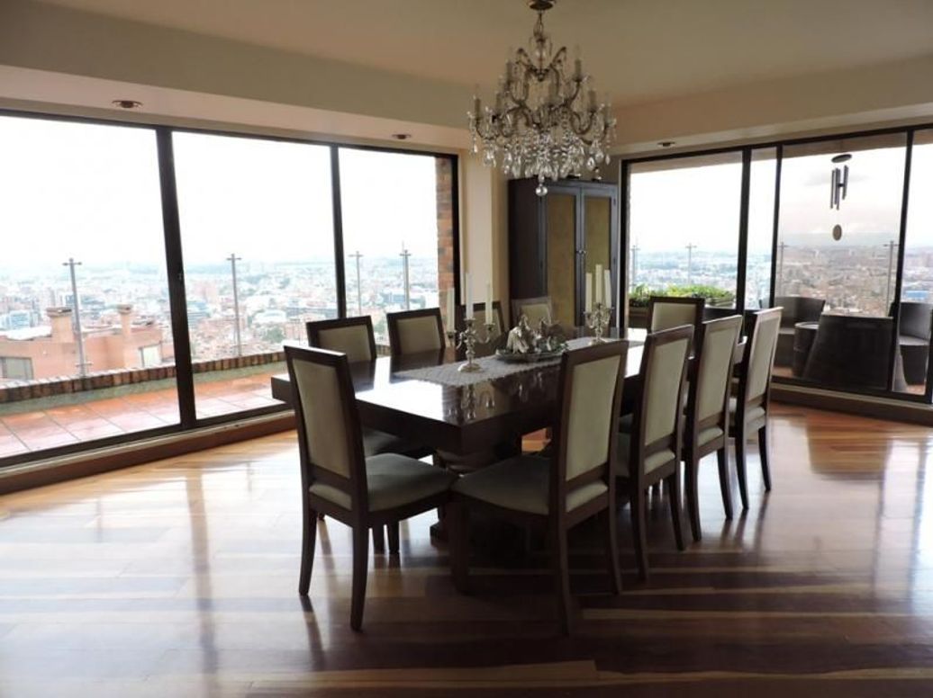 Apartamento de 3 alcobas en venta en El Refugio, Bogotá, 338 m² · foto 2 de 20