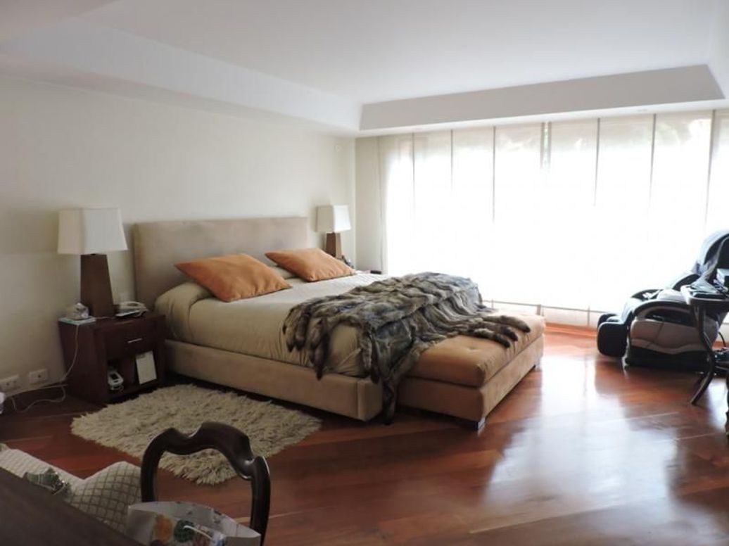 Apartamento de 3 alcobas en venta en El Refugio, Bogotá, 338 m² · foto 3 de 20
