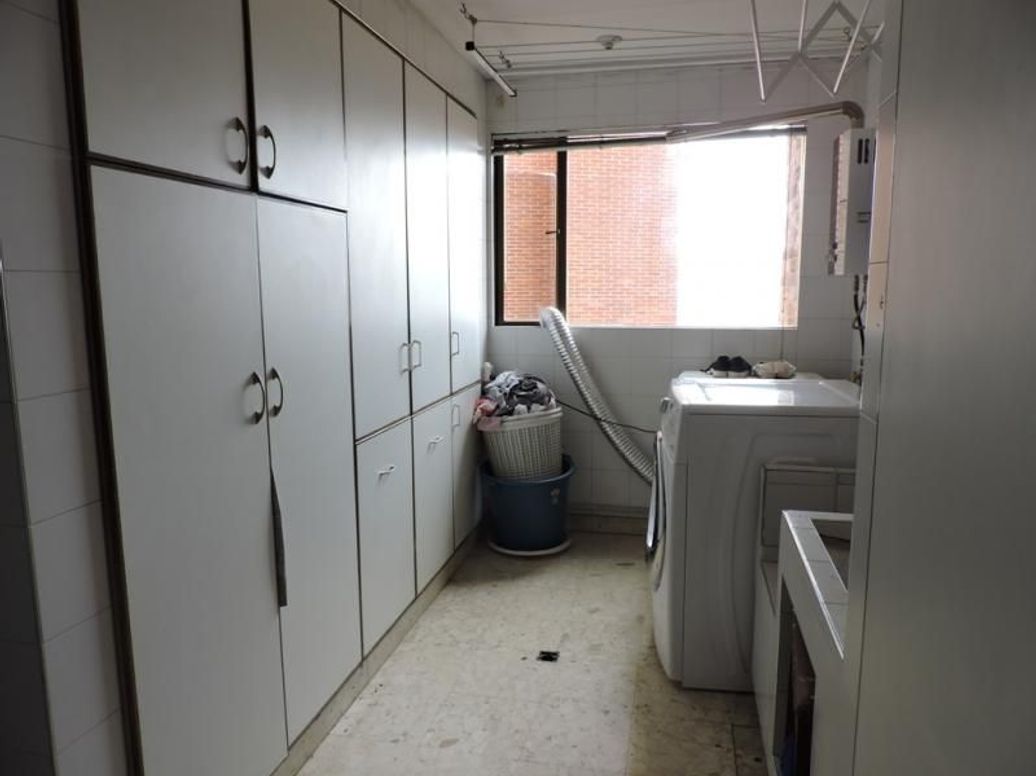 Apartamento de 3 alcobas en venta en El Refugio, Bogotá, 338 m² · foto 16 de 20